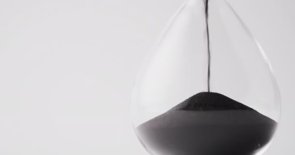 Відео Склянки Піском Копіювати Простір Білому Тлі Концепція Збереження Часу — стокове відео