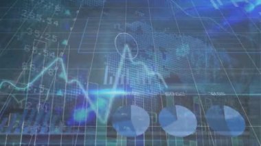 Çoklu grafiklerin animasyonu, harita üzerinden rakamların değiştirilmesi ve haritaya karşı ticaret panosu. Dijital olarak üretilen hologram, illüstrasyon, rapor, iş dünyası, borsa, büyüme ve küresel konsept.