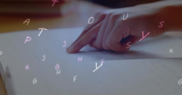 Animación Letras Números Sobre Escolares Caucásicos Leyendo Braille Discapacidad Escuela — Vídeo de stock
