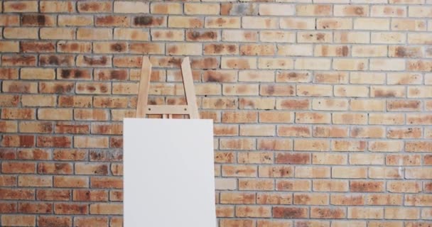 Video White Canvas Sign Wooden Easel Copy Space Brick Wall — Stock Video