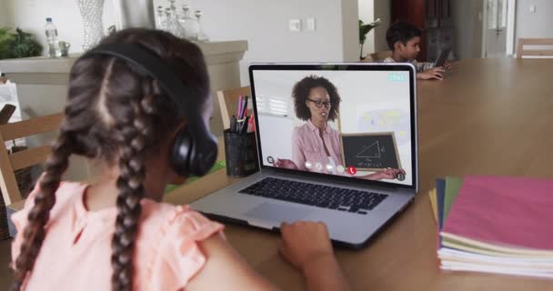 Komposisi Anak Sekolah Birasial Laptop Online Belajar Dengan Afrika Amerika — Stok Video