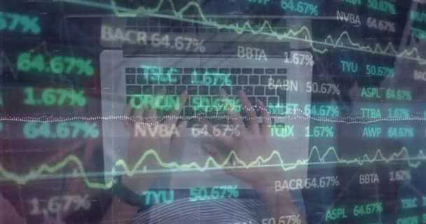 Animering Finansiell Databehandling Över Bärbar Dator Globala Affärs Ekonomi Databehandlings — Stockvideo