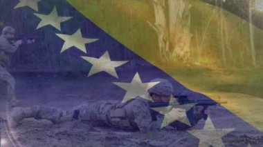 Bosna ve Herzegovina bayrağının, çeşitli askerlerin silahlarıyla ateş etmesiyle canlanması. dijital kompozit, çoklu pozlama, gurur, ordu, silahlı kuvvetler, özgürlük ve vatanseverlik.