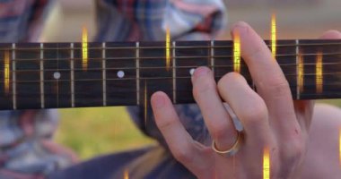 Kafkasyalı bir adamın gitar çalması üzerine bağlantı ve simgelerden oluşan bir dünya animasyonu. Küresel müzik, müzik aletleri, bağlantılar ve dijital olarak oluşturulmuş veri işleme konsepti.