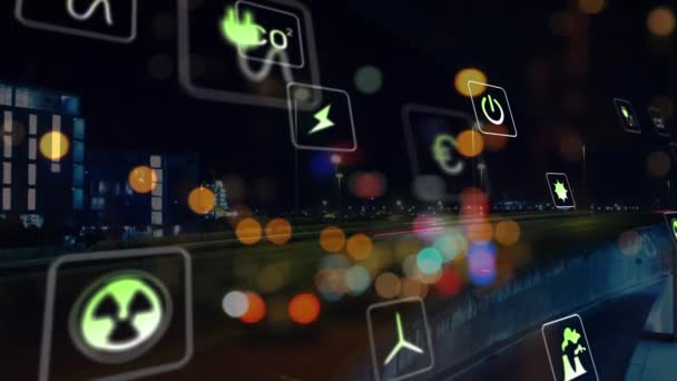 夜間の都市交通のタイムラプスの空中ビューに対する複数のデジタルアイコンのアニメーション 再生可能かつ持続可能なエネルギーコンセプト — ストック動画
