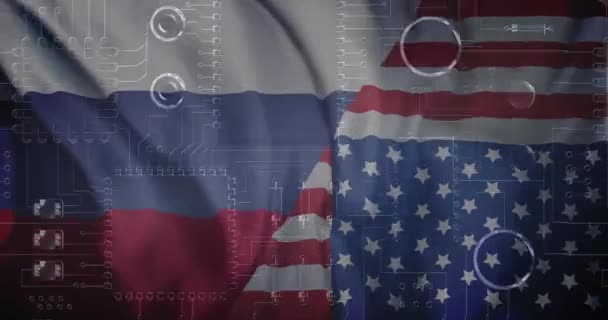Animación Placa Circuito Procesamiento Datos Sobre Bandera Rusia Estados Unidos — Vídeos de Stock