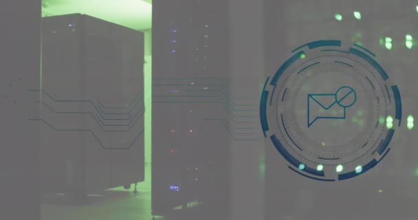 コンピュータサーバールームに対する円形スキャナ上のメッセージブロックアイコンのアニメーション サイバーセキュリティとビジネスデータストレージ技術のコンセプト — ストック動画