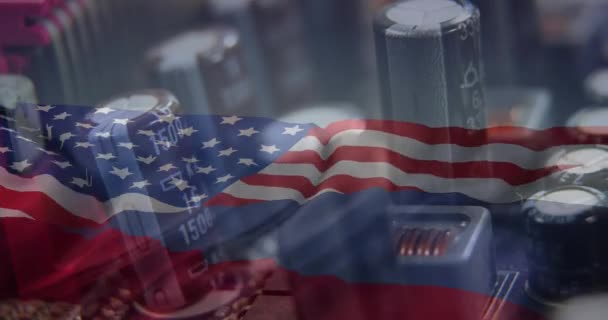 在俄罗斯和美国国旗上动画服务器和数据处理 全球计算机 数字接口和数据处理概念 — 图库视频影像