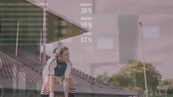 Animation Der Finanzdatenverarbeitung Über Eine Kaukasische Fußballerin Mit Ball Auf — Stockvideo