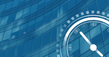 Yüksek binanın görüntüsüne karşı saatli simgenin animasyonu. Bilgisayar arayüzü ve iş teknolojisi kavramı