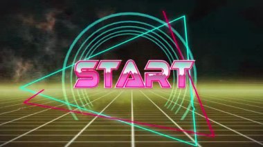 Başlangıç metninin koyu arkaplandaki neon çizgileri üzerinden canlandırması. Video oyunu, dijital arayüz, iletişim, bilgisayar ve veri işleme kavramı dijital olarak oluşturuldu.