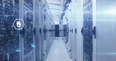 Bilgisayar sunucu odasına karşı birden fazla dijital simge ve ışık noktası animasyonu. Bilgisayar arayüzü ve iş veri depolama teknolojisi kavramı