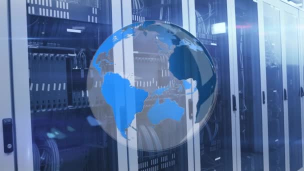 Animation Data Processing Spinning Globe Computer Server Room Global Networking — Vídeo de Stock