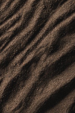 Kahverengi kum ve fotokopi alanı arkaplanının kalıplarını kapat. Kum, doku, hareket, şekil ve renk kavramı.