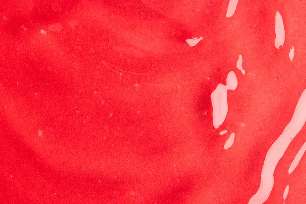 Dalgalanmalarını Kırmızı Arkaplanda Kopyalama Alanı Olan Dalgaları Kapat Sıvı Renk — Stok fotoğraf