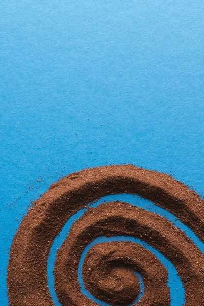 Nahaufnahme Des Musters Aus Braunem Sand Und Kopierraum Auf Blauem — Stockfoto