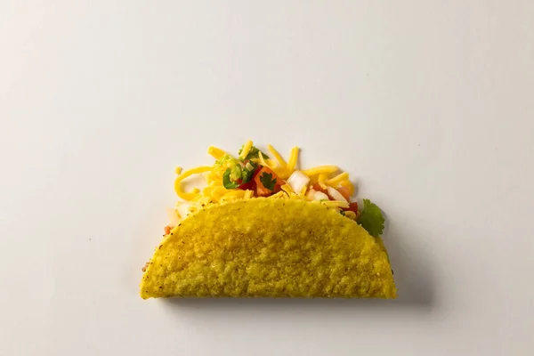 Direct Boven Shot Taco Gevuld Met Kaas Vlees Groenten Witte — Stockfoto