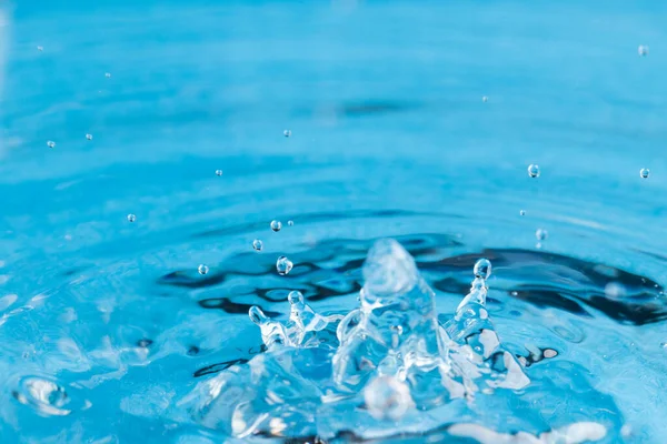 Sluiten Van Waterdruppel Vallen Water Met Rimpelingen Kopieer Ruimte Blauwe — Stockfoto