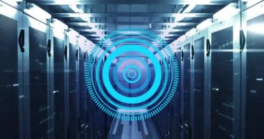 Bilgisayar sunucu odasına karşı neon yuvarlak tarayıcı, siyah parçacıklar ve mozaik karelerin animasyonu. Bilgisayar arayüzü ve iş veri depolama teknolojisi kavramı