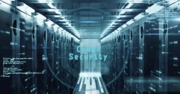 サイバーセキュリティテキストバナーのアニメーションとサーバールームに対する拡大ガラスアイコンスキャン サイバーセキュリティとビジネスデータストレージ技術のコンセプト — ストック動画