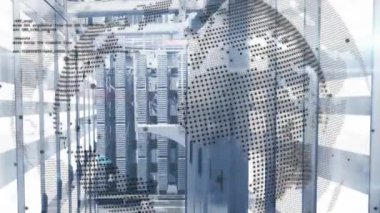 Sunucu odasındaki çubuklar üzerinde küresel ve bilgisayar dilinin animasyonu. Dijital bileşik, çoklu pozlama, küreselleşme, kodlama, ağ oluşturma, teknoloji ve ağ sunucu kavramı.