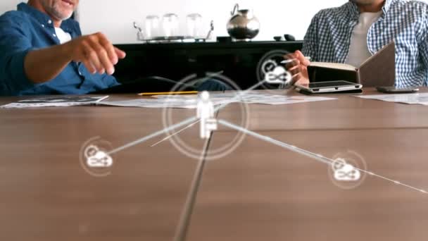 사무실에서 문서를 코카서스 남성에 디지털 아이콘의 네트워크의 애니메이션 글로벌 네트워킹 — 비디오