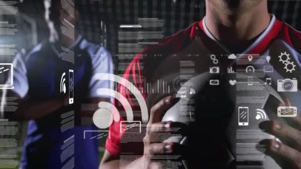 サッカーボールを持つ多様な男性プレイヤーのコンピュータアイコンとプログラミング言語のアニメーション デジタル複合 スポーツ 肖像画 コーディング データ処理 ビジネス レポート — ストック動画