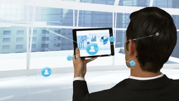 사무실에서 태블릿을 코카서스 사업가의 디지털 아이콘의 네트워크의 애니메이션 글로벌 네트워킹 — 비디오