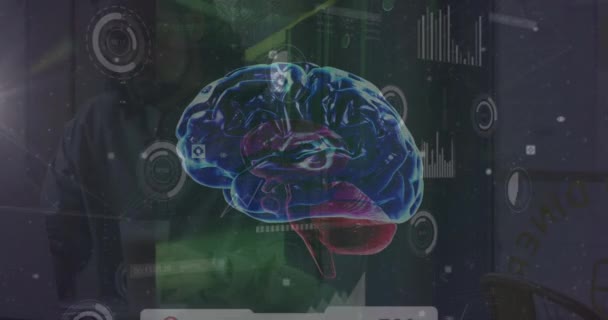 人間の脳のアイコンをコンピュータ サーバー ルームに回転させたソーシャルメディア アイコンのアニメーション ソーシャルメディアネットワーキングと医療研究技術コンセプト — ストック動画