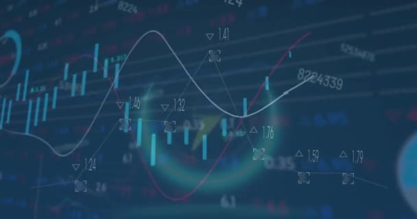 ブルーバックグラウンドでの統計的および株式市場のデータ処理に関するネオンバッテリーアイコンのアニメーション グローバル経済とビジネスデータ技術コンセプト — ストック動画