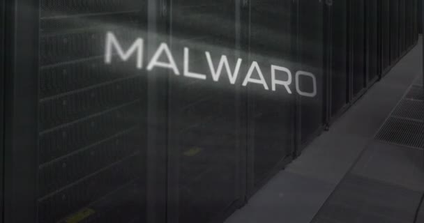 Animace Malware Textu Binárních Kódů Obvodové Desky Nad Serverovou Místností — Stock video