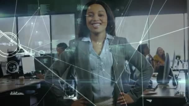 アフリカ系アメリカ人のビジネスマンがオフィスで笑顔でつながるネットワークのアニメーション グローバルネットワーキングとビジネス技術コンセプト — ストック動画