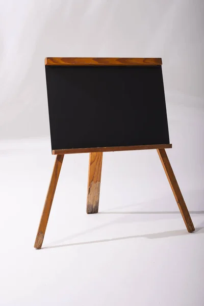 Schwarzes Schild Holzrahmen Und Kopierraum Auf Weißem Hintergrund Beschilderung Schreibfläche — Stockfoto