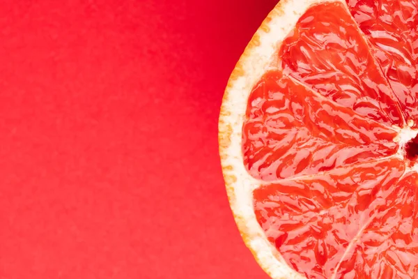 Schließen Sie Die Hälfte Der Roten Grapefruit Und Kopieren Sie — Stockfoto