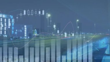 Şehirdeki köprüde gece ilerleyen araçların hızlandırılmış grafiklerinin canlandırılması. Dijital bileşim, iş, rapor, ilerleme, bina, mimari, ulaşım, uzun pozlama.