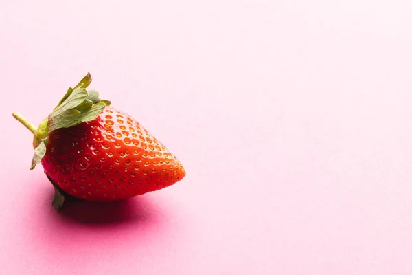 Aproape Căpșuni Spațiu Copiere Fundal Roz Concept Fructe Fructe Padure — Fotografie, imagine de stoc