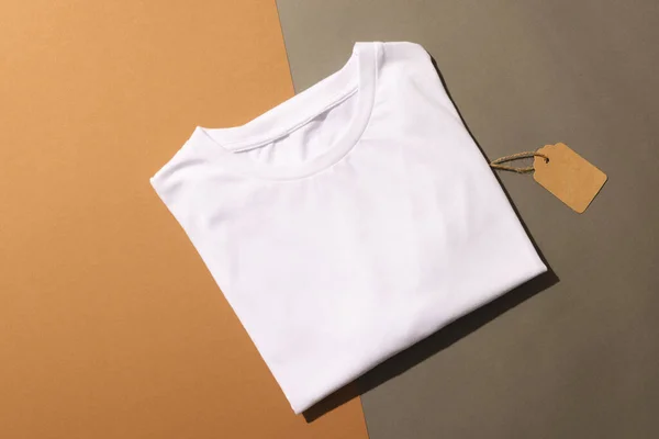Primer Plano Camiseta Blanca Doblada Con Etiqueta Espacio Copia Sobre — Foto de Stock