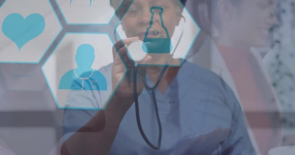 Animering Ikoner Och Medicinska Data Bearbetning Över Biracial Kvinnlig Läkare — Stockvideo