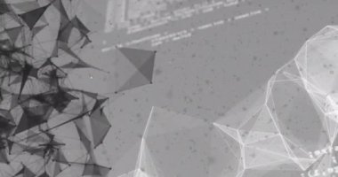Gri arkaplan karşısında bilgisayar dilinin üzerinde geometrik şekiller oluşturan bağlantılı noktaların animasyonu. Dijital olarak üretilmiş, hologram, illüstrasyon, iletişim, kodlama ve teknoloji kavramı.