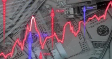 Amerikan dolarları üzerinden finansal veri işleme animasyonu. Küresel iş, finans, hesaplama ve veri işleme kavramı dijital olarak oluşturulmuş video.