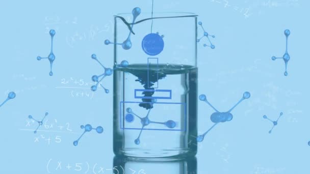 Kék Molekulák Animációja Kémialabor Főzőpohárban Kék Háttérrel Tudományos Kutatási Adatfeldolgozási — Stock videók