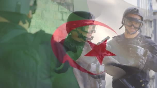 Animação Bandeira Algeria Sobre Diversos Soldados Patriotismo Forças Armadas Conceito — Vídeo de Stock