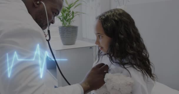 Animación Del Procesamiento Datos Sobre Médico Afroamericano Masculino Con Paciente — Vídeos de Stock
