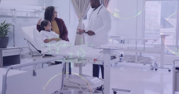 Animação Processamento Dados Sobre Africano Americano Médico Masculino Com Paciente — Vídeo de Stock