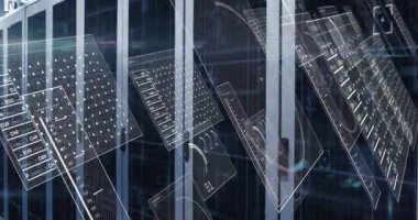 Veri sunucu raflarının üzerinde para birimi değerleri ve numaralarla hud arayüz ekranlarının animasyonu. Dijital olarak oluşturulan, finans, ekonomi, ağ, veri merkezi, güvenlik, teknoloji ve ağ sunucusu.