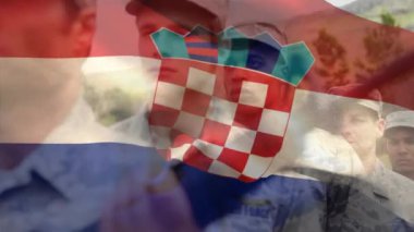 Çeşitli erkek askerler üzerinde Hırvat bayrağının canlandırılması. Vatanseverlik, silahlı kuvvetler ve dijital olarak üretilen ulusal savunma konsepti.