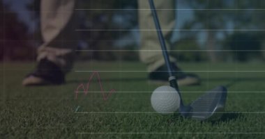 Erkek golfçü üzerinden finansal veri işleme animasyonu. Küresel spor, iş, finans, bilgisayar ve veri işleme kavramı dijital olarak oluşturulmuş video.