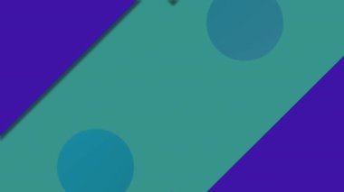 Yeşil arka planda hareket eden mor desenli animasyon. Renk, şekil ve şablon kavramı dijital olarak oluşturulmuş video.