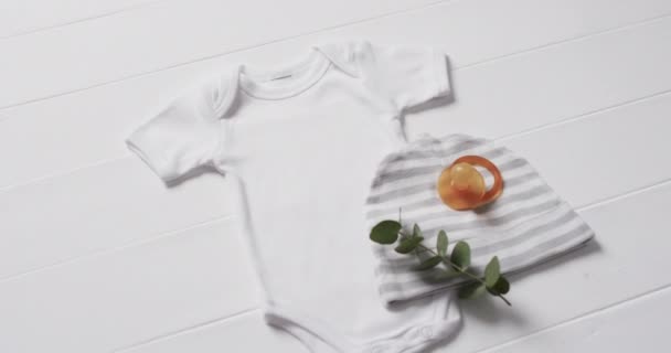Video White Baby Grow Hat Dummy Copy Space White Background — Stock Video
