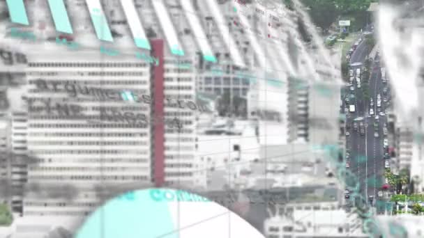Animation Von Grafiken Globus Computersprache Über Luftaufnahmen Von Fahrzeugen Auf — Stockvideo